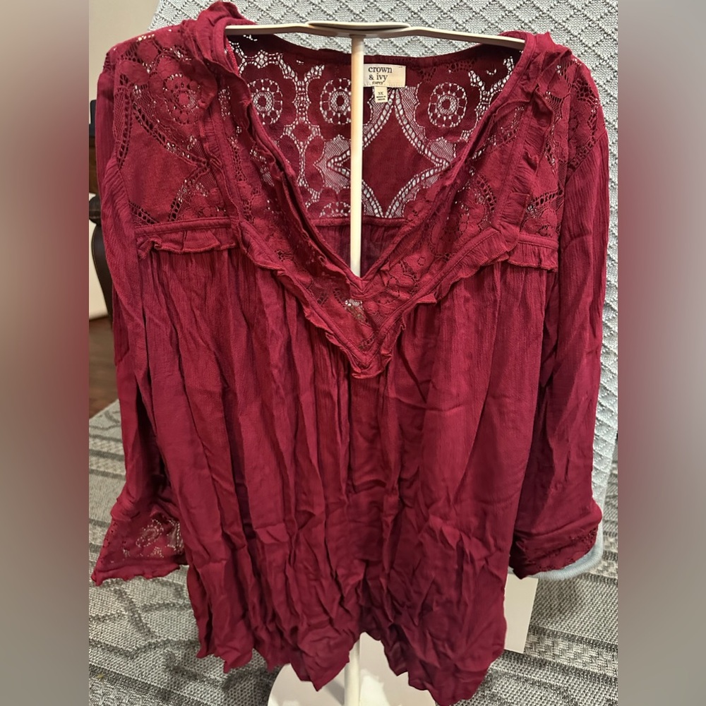 Crown & Ivy women’s plus size burgundy blouse. SZ 3X
